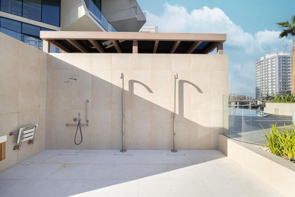 Open-air rain showers under a timber pergola on the leisure deck